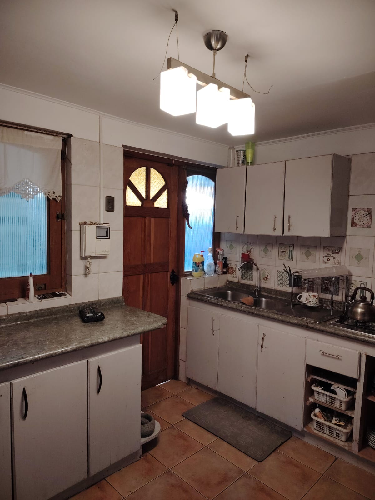 AVENIDA LOS CARRERA - AMPLIA Y GRAN CASA.-